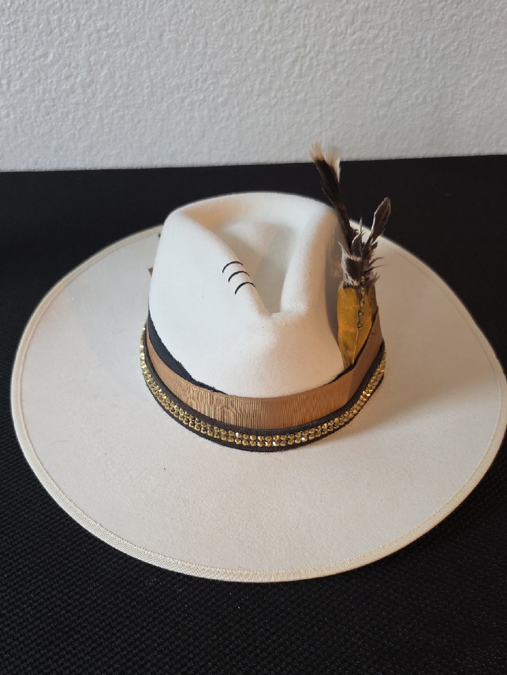 White Wide-Brim Fedora Hat with Gold Band and Feather